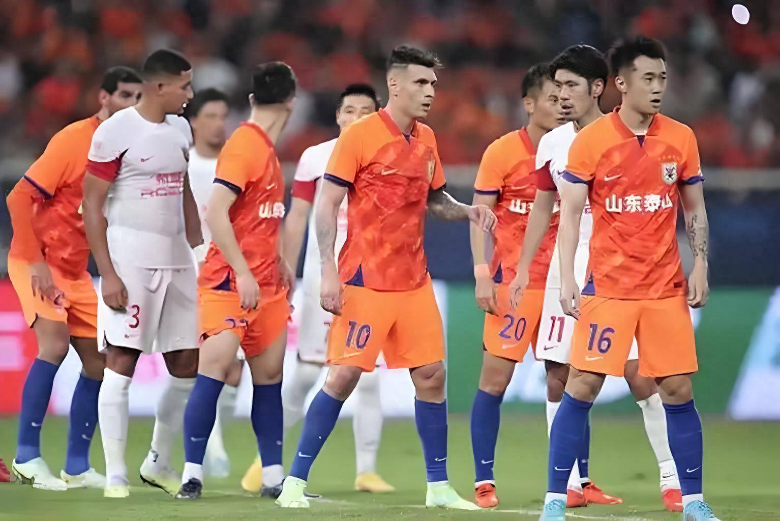 亚洲球队在国际赛事中挑战最强对手,气势如虹 亚洲球队在国际赛事中挑战最强对手,气势如虹