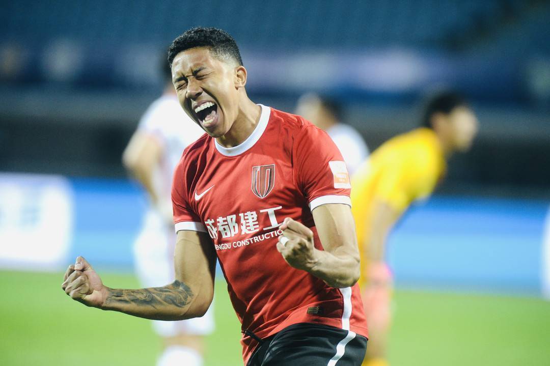 HLE绝杀V5，Tarzan团战一打五强强对话成都决赛之夜，成为赛场最大亮点的简单介绍