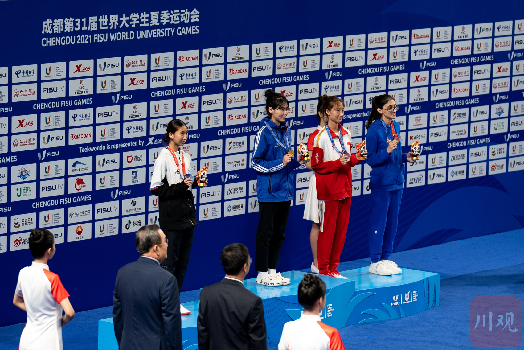 HLE绝杀V5，Tarzan团战一打五强强对话成都决赛之夜，成为赛场最大亮点的简单介绍