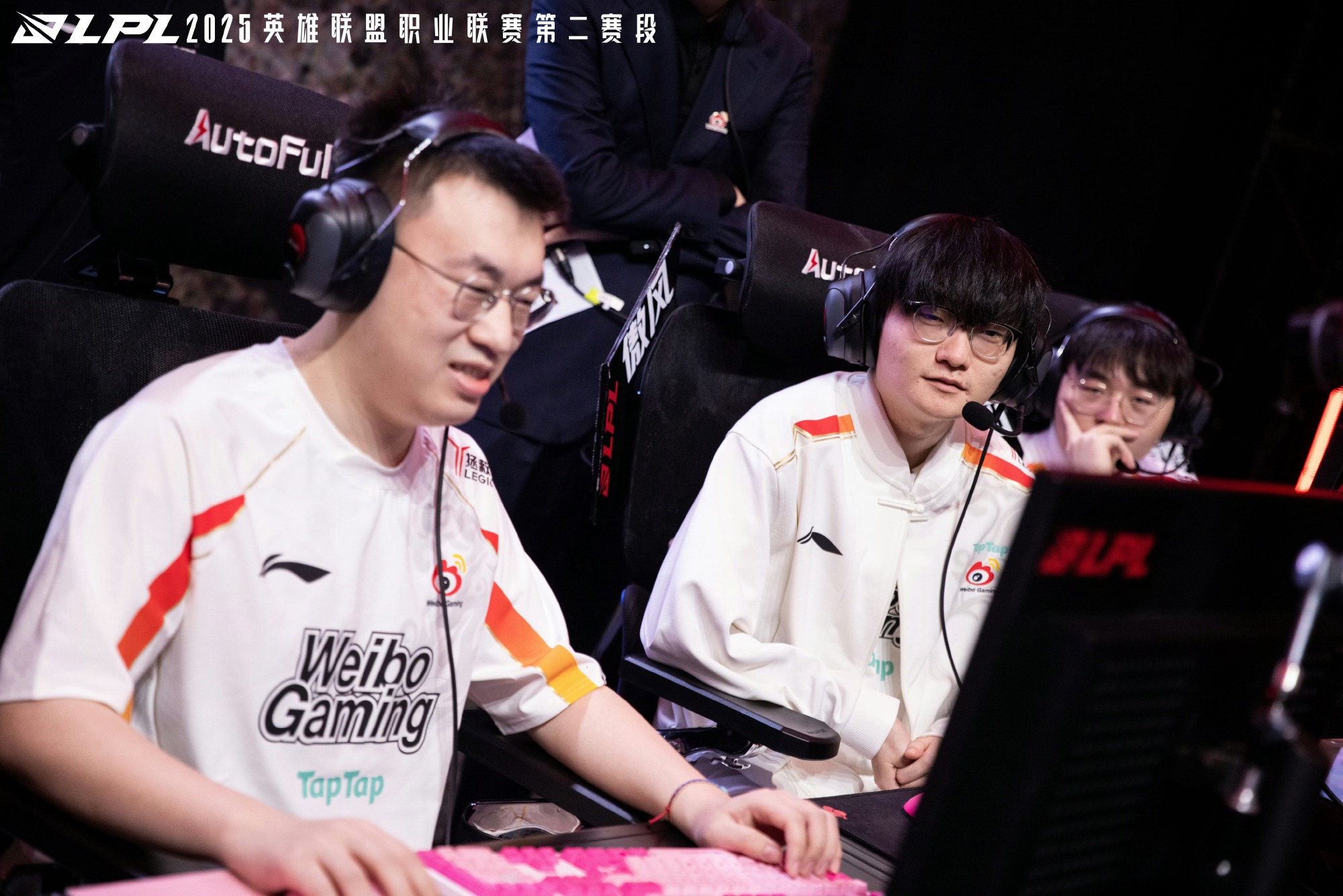 TL轻取WBG，Jankos线上压制力十足鏖战多局2025世界赛，让粉丝疯狂欢呼