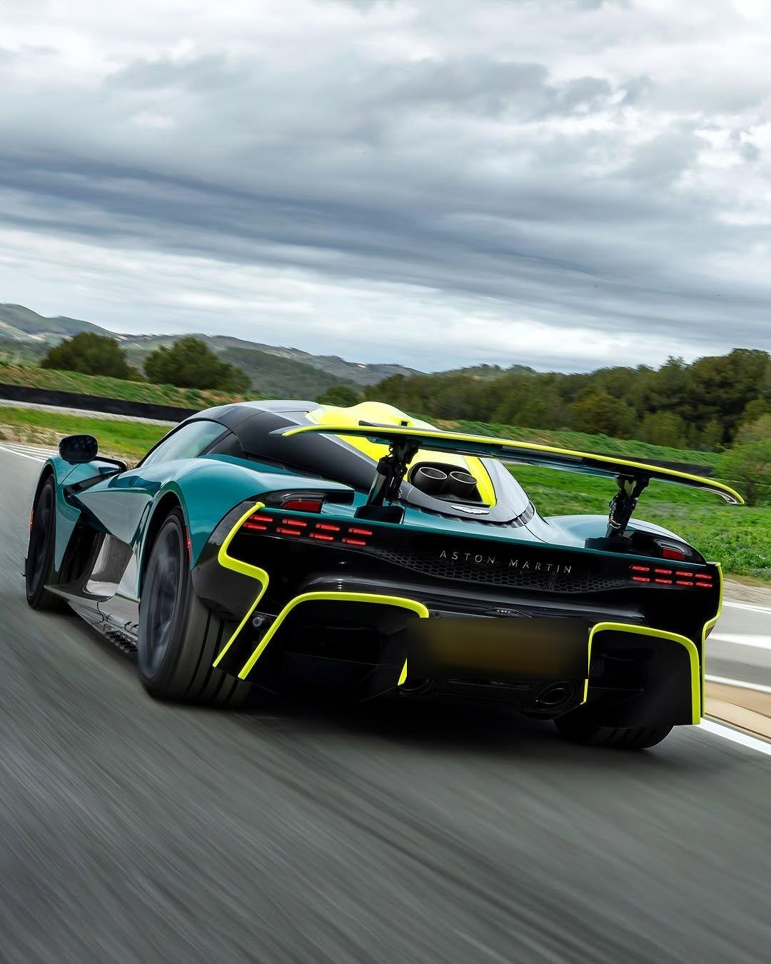 包含哈斯车队翻盘阿斯顿马丁，汉密尔顿惊艳四座的词条