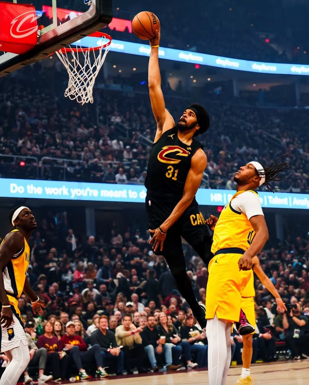 新疆队鏖战骑士,詹姆斯点燃赛场 新疆队鏖战骑士,詹姆斯点燃赛场