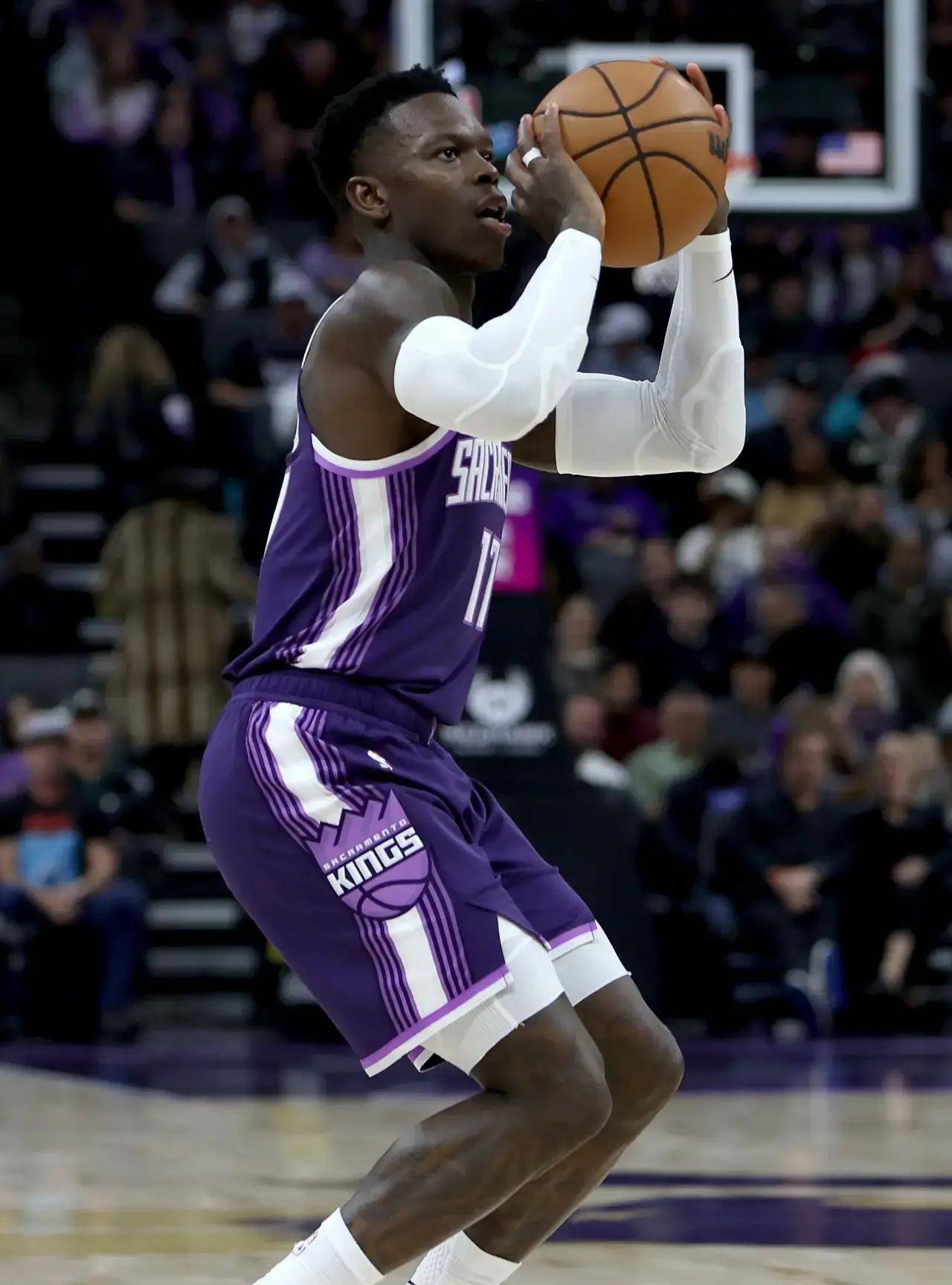 凯尔特人险胜福建队，德罗赞关键制胜